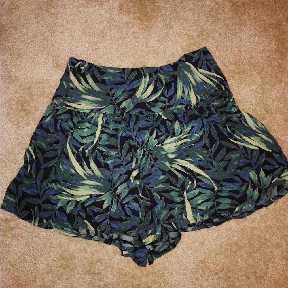 Leafy flowy shorts🍃